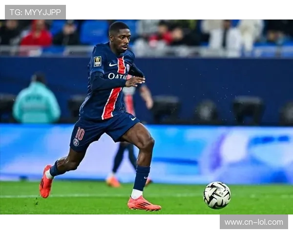 赛前热身:巴黎圣日耳曼球员心态轻松